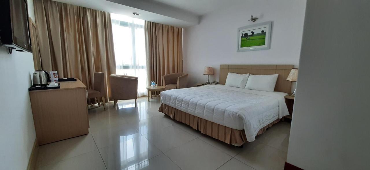 River Hotel Ha Tien Bagian luar foto
