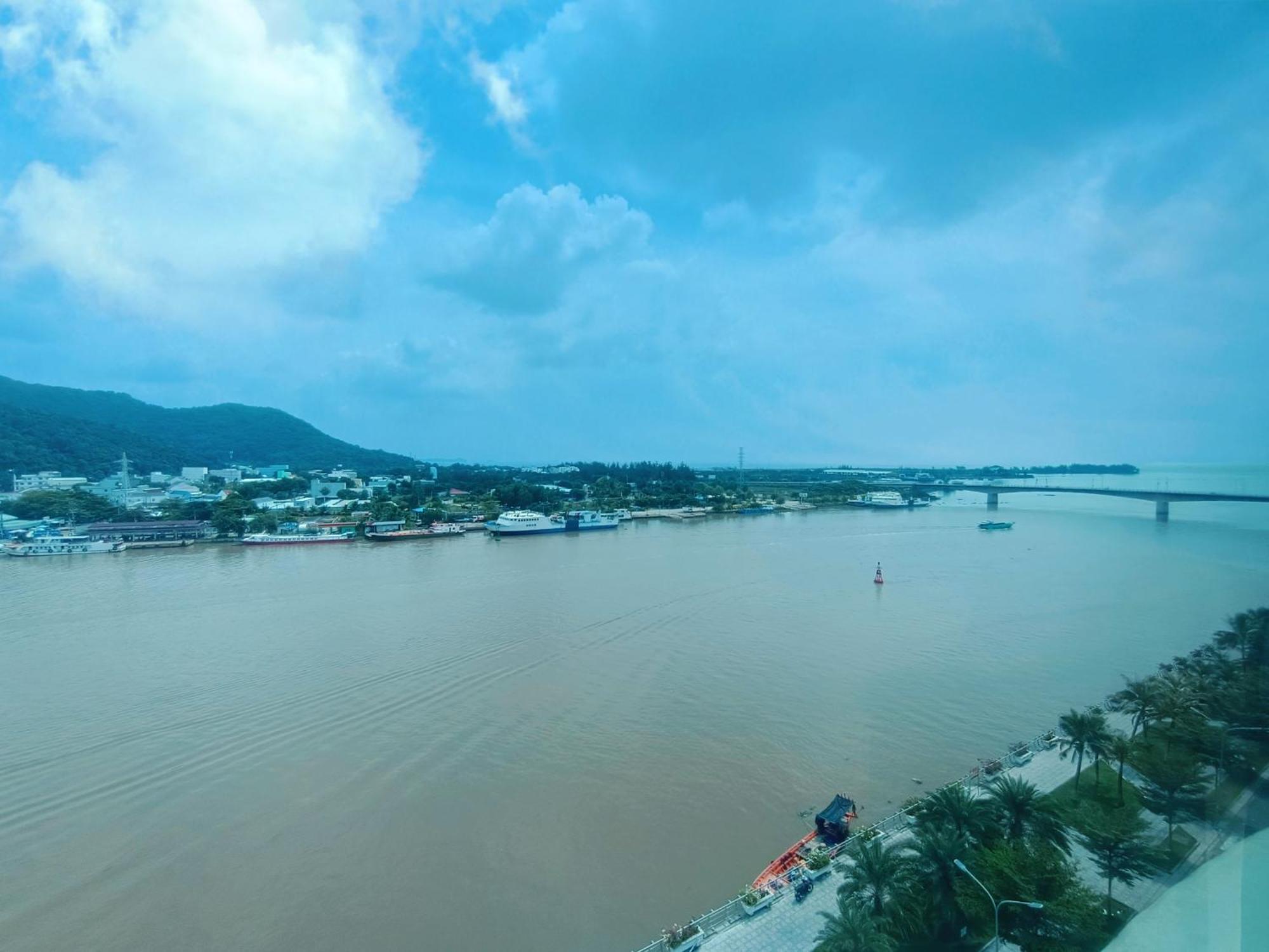 River Hotel Ha Tien Bagian luar foto
