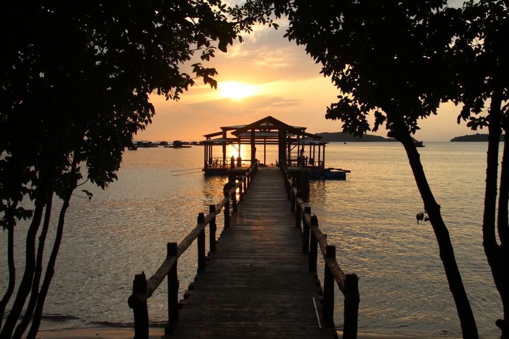 River Hotel Ha Tien Bagian luar foto